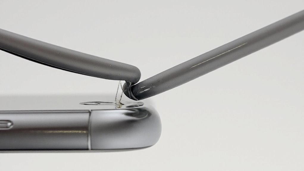 czyszczenie portów ładowania telefonu