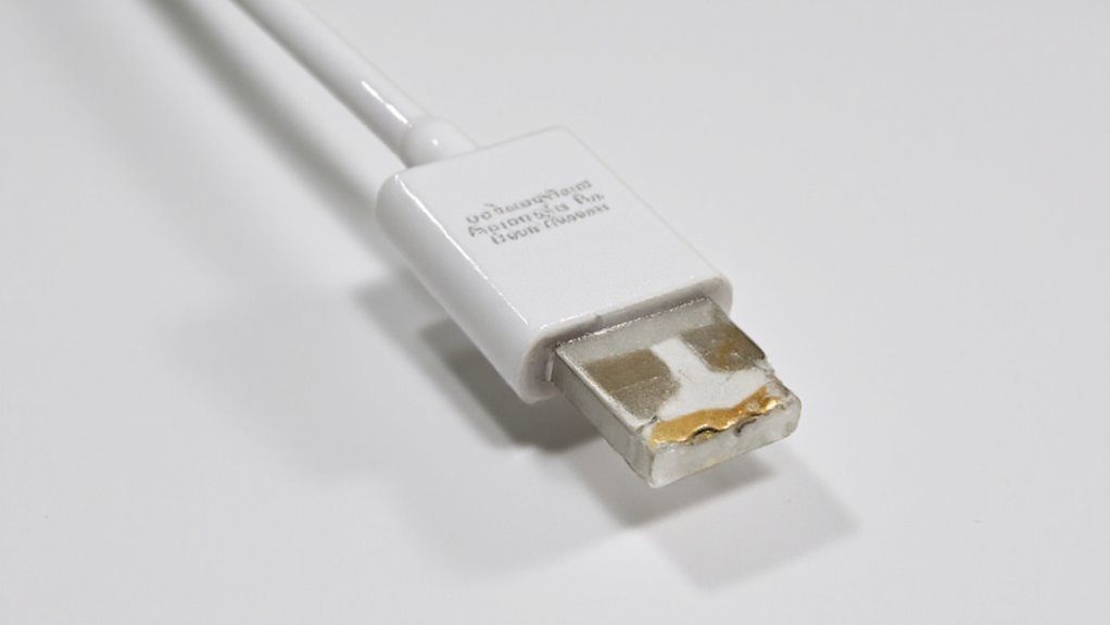 rozpoznawanie oryginalnych kabli do iPhone'a